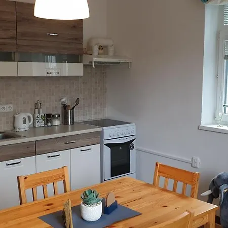Apartman Elene شقة